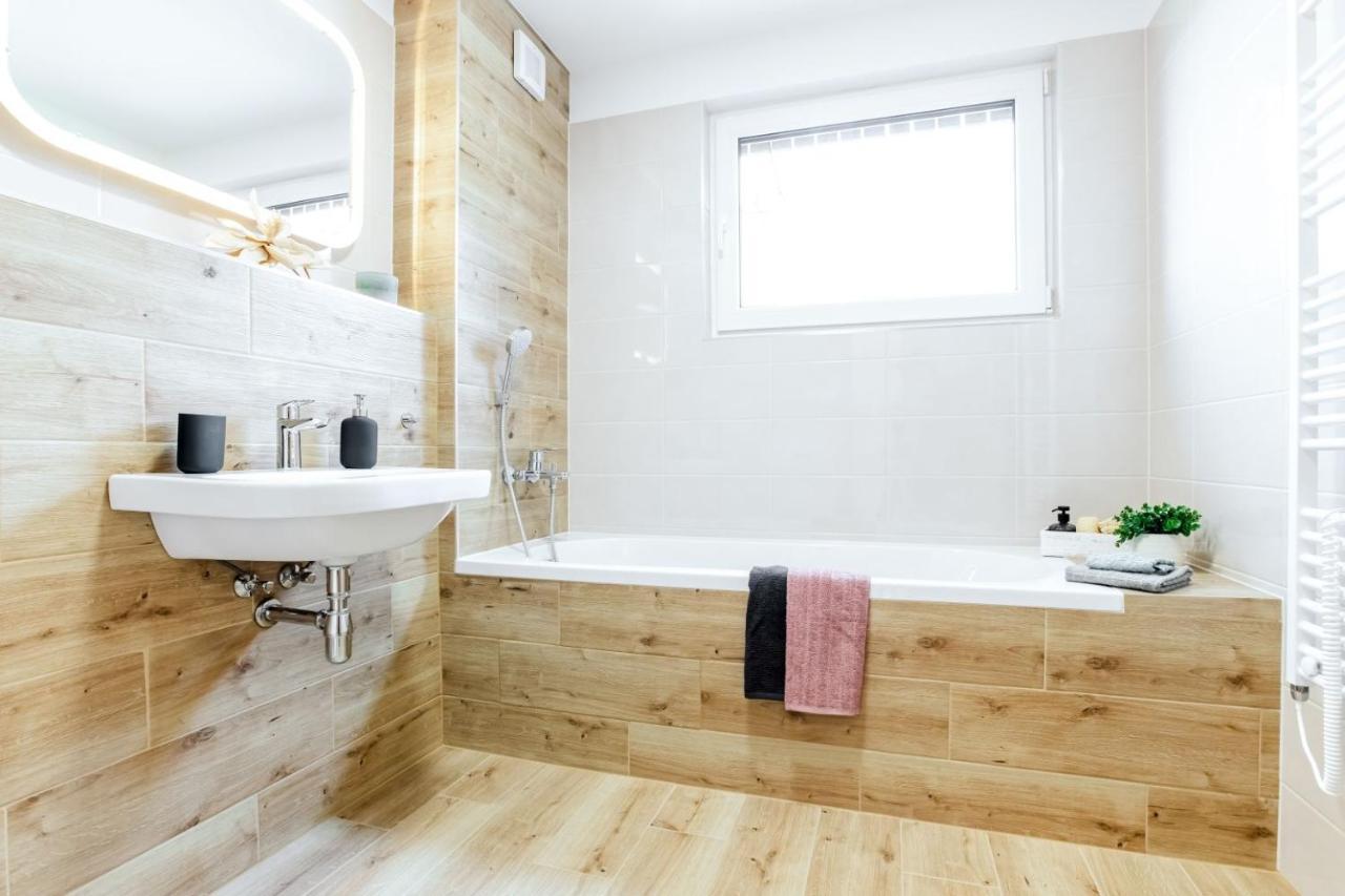 Apartmany Karlovy Dvory Horní Planá エクステリア 写真