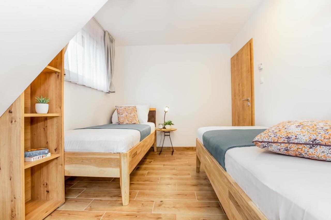 Apartmany Karlovy Dvory Horní Planá エクステリア 写真